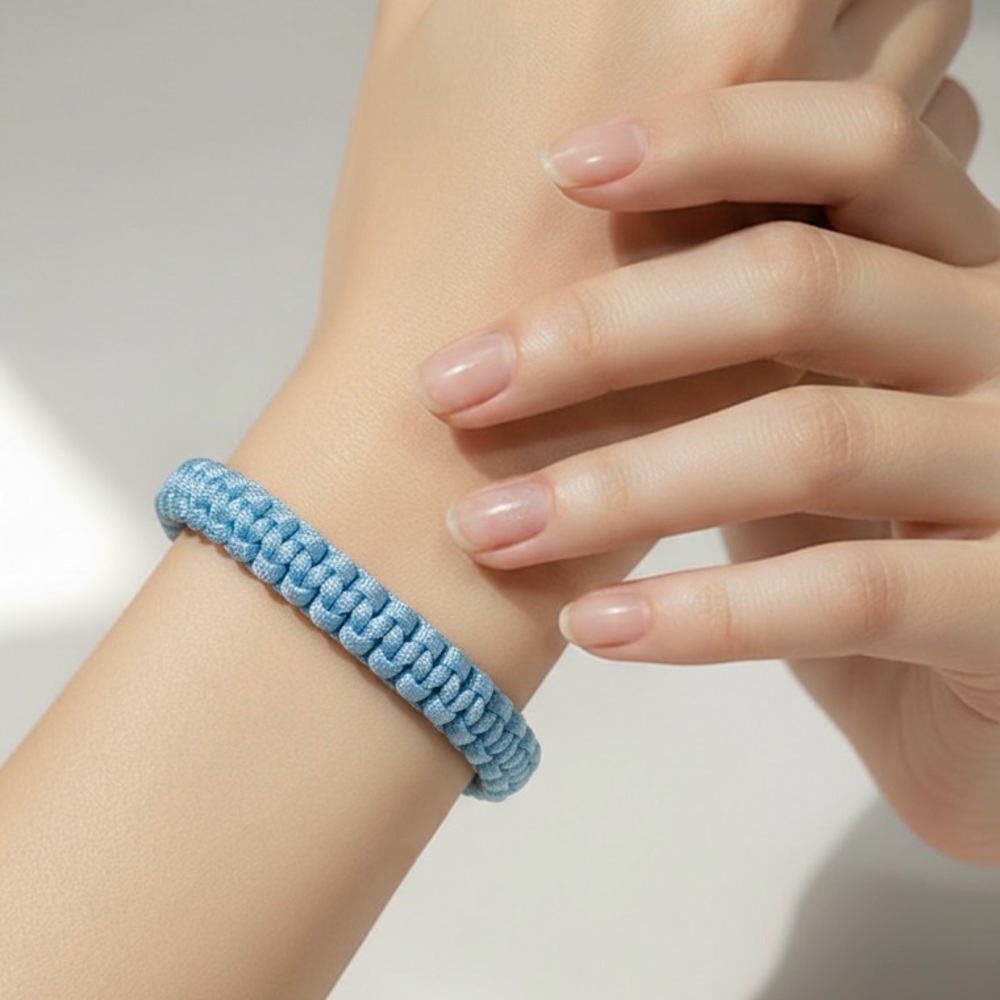 Blue and white braided bracelet - Picture 2 of 6